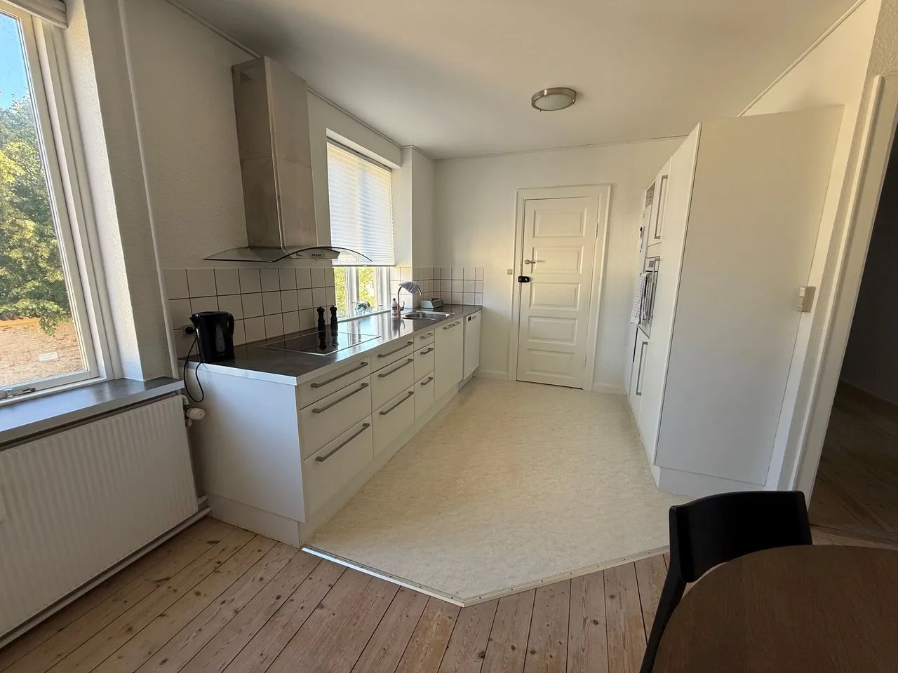 Flot lys 4 værelses på 125 m² et stenkast fra gågaden billede 4